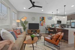 A la mode 2BDTownhouse: 7St Walkable & UltraCool!