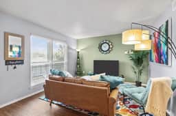 Artistic 1BD: TCU Walkable, Vibrant & Convenient!