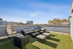 Aquara 2BDTownhouse: DT Walkable, Modish & Sharp!