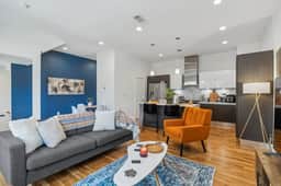 Aquara 2BDTownhouse: DT Walkable, Modish & Sharp!