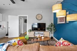 Blissful 1BD:AT&T Walkable, Modern & Ground-Level!