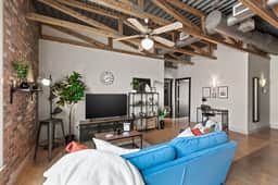 Intimate 2BD with Unique Style in the heart of FW
