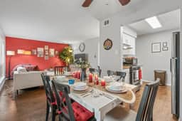 Intimate 2BD:TCU Walkable, heartwarming & spacious