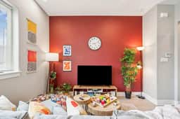 Joyful 1BD: Pleasant, Warm & Close to the Action!