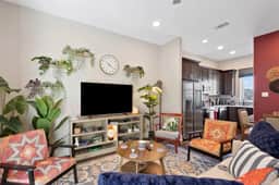 Passionate 2BD Townh: JOYfull & Magnolia walkable!
