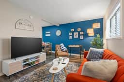 Pleasant 1BD: AT&T Walkable, Inviting & Lovable!