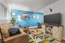 Sapphire 1BD: AT&T Walkable, Calming & Joyful !