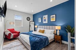 The Charming 2BD: In the Heart of FortW & Stylish!