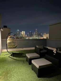 The Indigo 2BDTownhouse: DT Walkable & UltraCool!