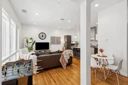 The Indigo 2BDTownhouse: DT Walkable & UltraCool!