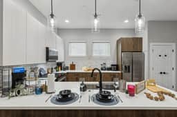 The Larimar 2BD TownH: 7ST Walkable, Comfy & Cool!