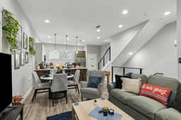 The Larimar 2BD TownH: 7ST Walkable, Comfy & Cool!