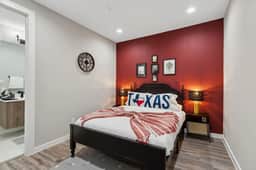 The Opal 2BD House: 7ST Walkable, Vibrant & Homey!
