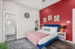 The Ruby: 2BD In the Heart of FW, Cool & Spacious!