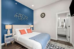 The Ruby: 2BD In the Heart of FW, Cool & Spacious!