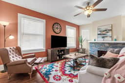 Uplifting 2BD: Centered, Inspiring & Heartwarming!