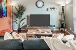 Vivid 1BD: TCU Walkable, Inspiring & Restful!