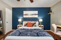 Vivid 1BD: TCU Walkable, Inspiring & Restful!