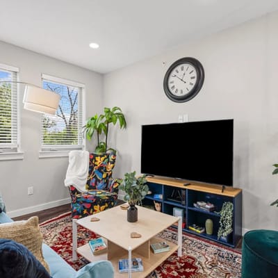 The Ruby: 2BD In the Heart of FW, Cool & Spacious!