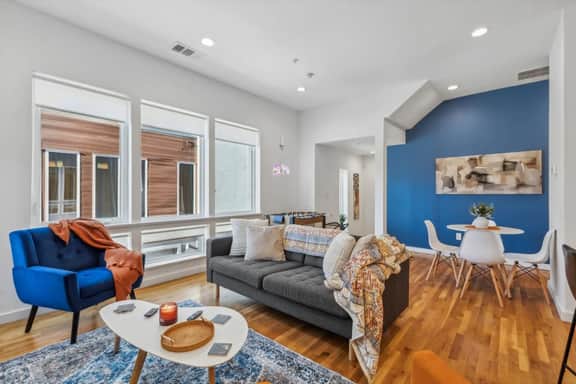 Aquara 2BDTownhouse: DT Walkable, Modish & Sharp!