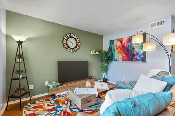 Artistic 1BD: TCU Walkable, Vibrant & Convenient!
