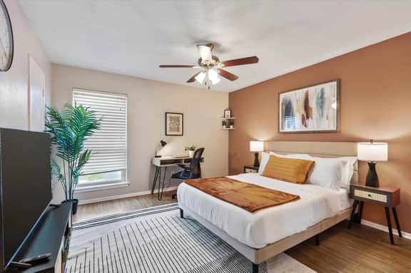 Artistic 1BD: TCU Walkable, Vibrant & Convenient!