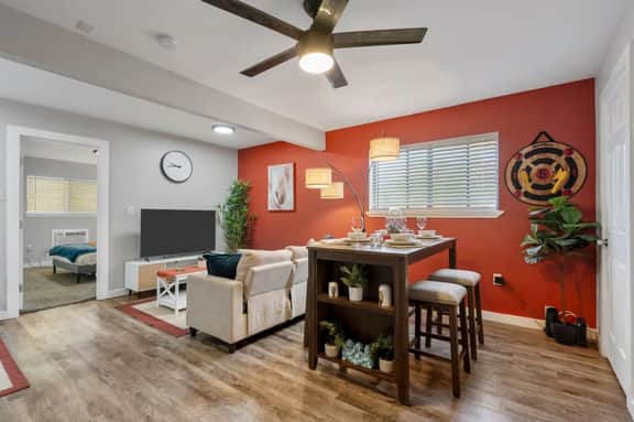AT&T Walkable, Joy-Filled & Comfy! 1BD Unit