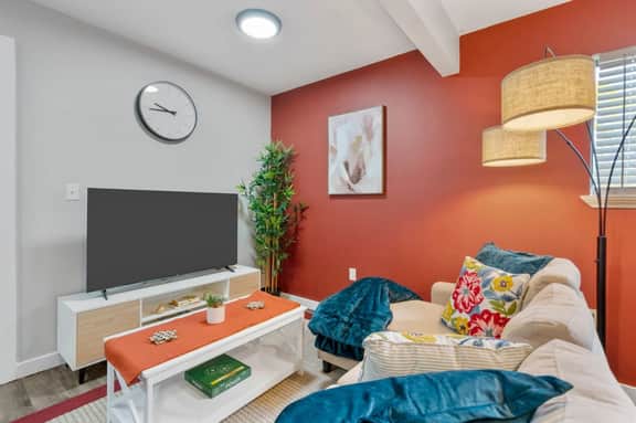 AT&T Walkable, Joy-Filled & Comfy! 1BD Unit