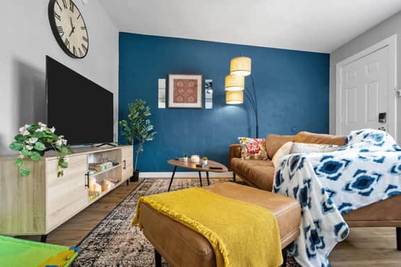 Blissful 1BD:AT&T Walkable, Modern & Ground-Level!