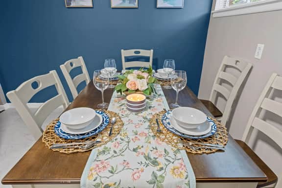 Charming 2BD: TCU Walkable, Blissful & Joyful !