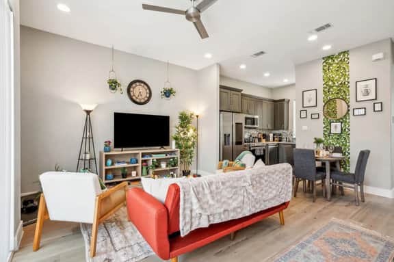 Charming 2BDTownhouse: JOYfull &Magnolia walkable!