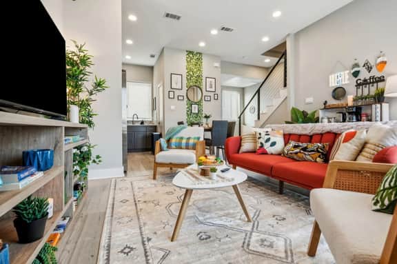 Charming 2BDTownhouse: JOYfull &Magnolia walkable!
