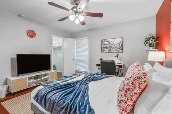 Homey 1BD: TCU Walkable, Cozy & FUN-filled!