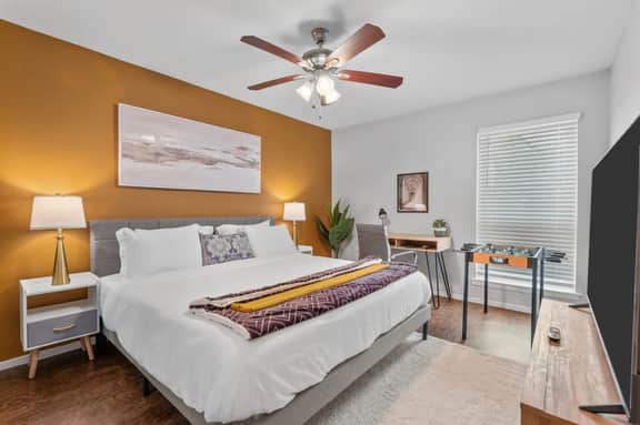 Intimate 2BD:TCU Walkable, heartwarming & spacious