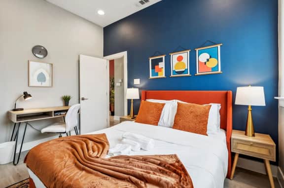 Joyful 1BD: Pleasant, Warm & Close to the Action!