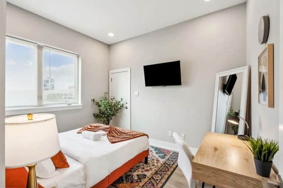 Joyful 1BD: Pleasant, Warm & Close to the Action!