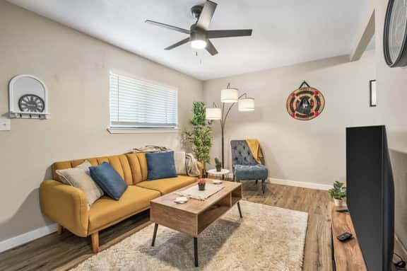 Live the Excitement: Prime 1BD Close to the Action