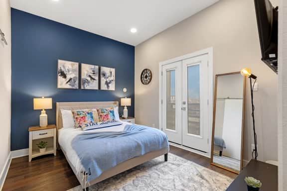 Passionate 2BD Townh: JOYfull & Magnolia walkable!