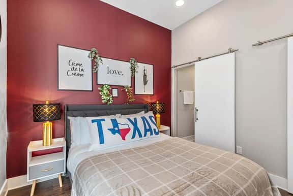 Passionate 2BD Townh: JOYfull & Magnolia walkable!