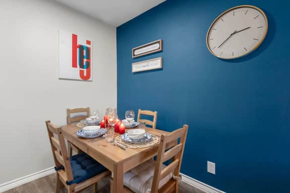 Pleasant 1BD: AT&T Walkable, Inviting & Lovable!