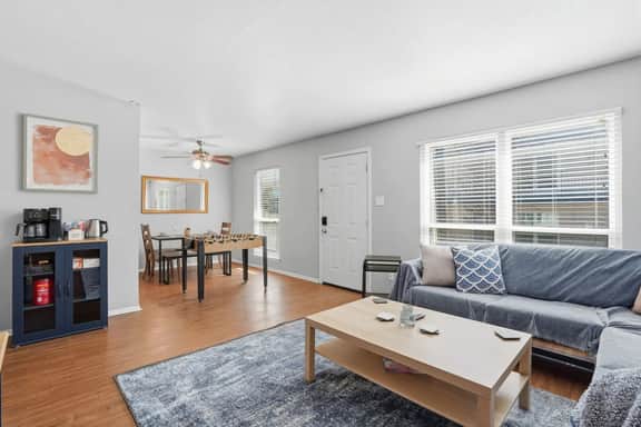 Pleasant 2BD:TCU Walkable, heartwarming & spacious