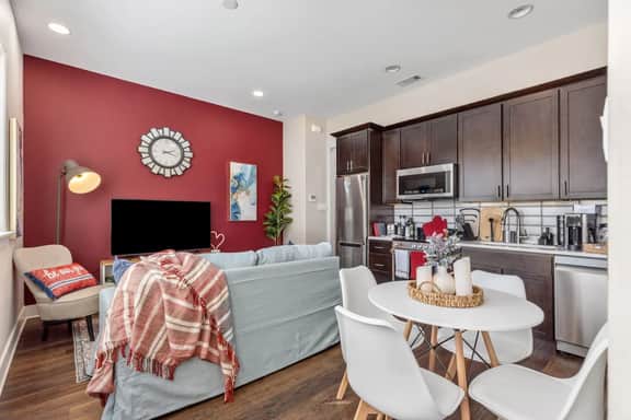 Poetic 1BD: Ground Lvl, Comfy, Stylish & Centered!