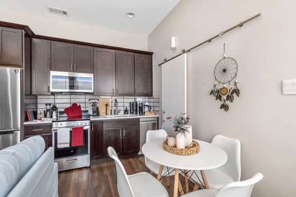 Poetic 1BD: Ground Lvl, Comfy, Stylish & Centered!