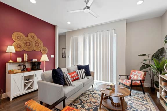 Passionate 2BD Townh: JOYfull & Magnolia walkable!