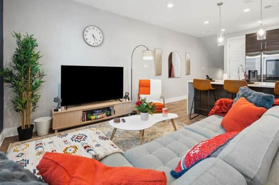 The Charm :2BD In the Heart of Magnolia & Stylish!