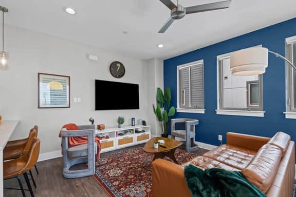 The Charming 2BD: In the Heart of FortW & Stylish!