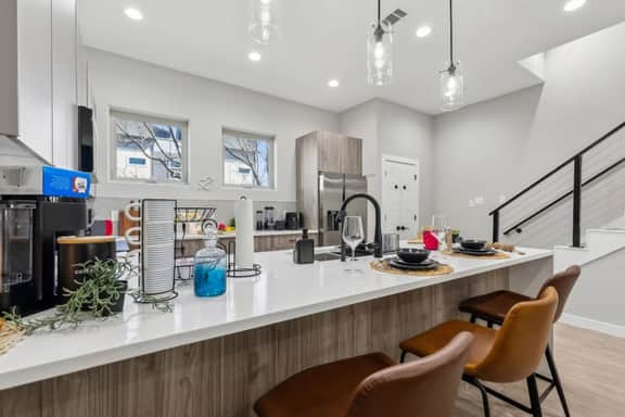 The Euclase 2BD TH: 7ST Walkable, Joyfull & Cool!