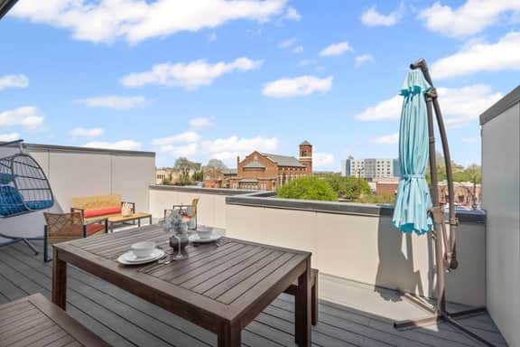 The Folium: 3BD In the Heart of Magnolia & Homey!
