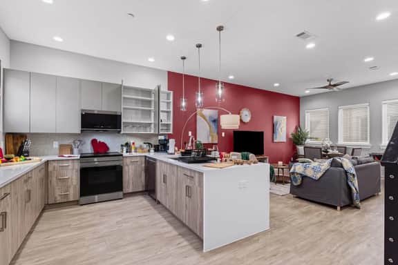 The Jasper 2BD TH: 7ST Walkable, Stylish & Homey!