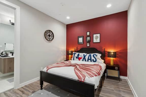 The Opal 2BD House: 7ST Walkable, Vibrant & Homey!